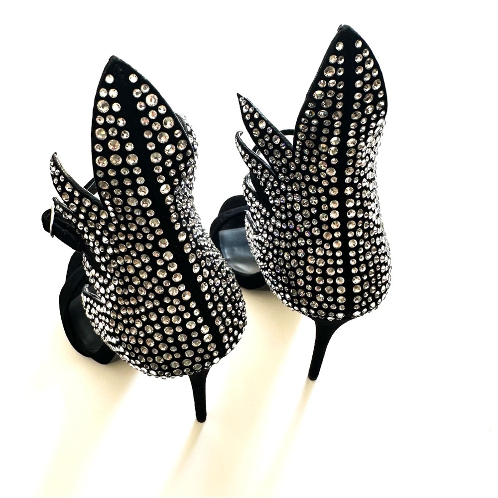 Giueseppe Zanotti Limited
Edition Starburst Rhinestone & Suede Heels Size 38 NIB - Picture 4 of 16